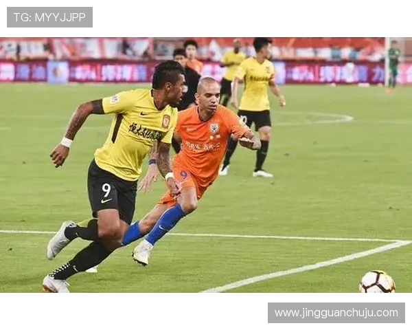 广州恒大与鲁能激战正酣比分悬念迭起引发球迷热议